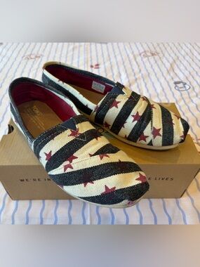 Toms Slip-On Stars and Stripes Shoes 🇺🇸✨